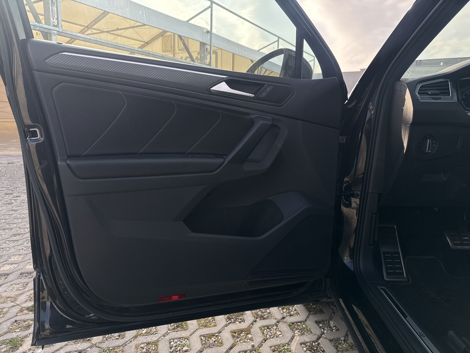 Volkswagen Tiguan - zdjęcie 10