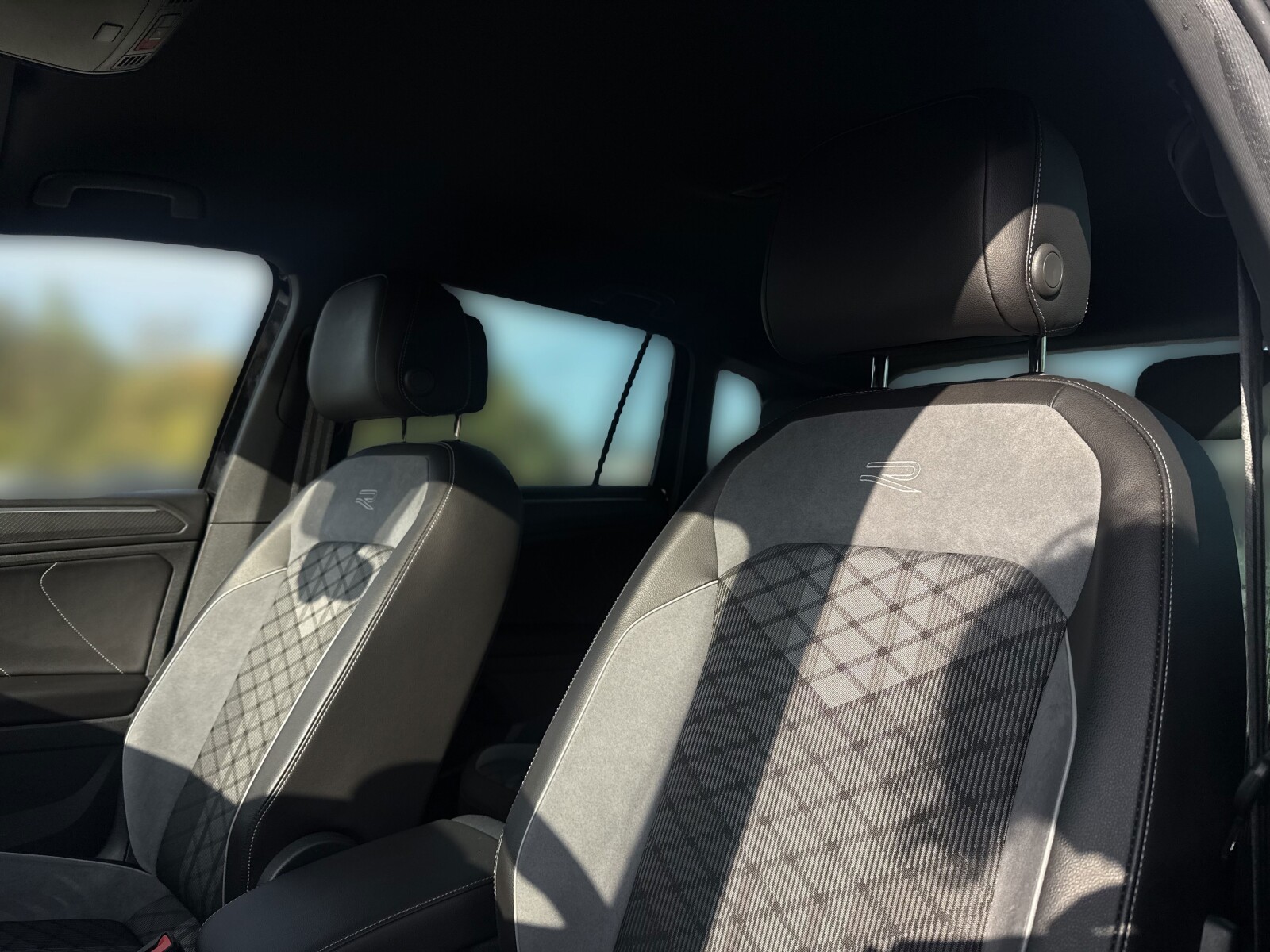 Volkswagen Tiguan - zdjęcie 11