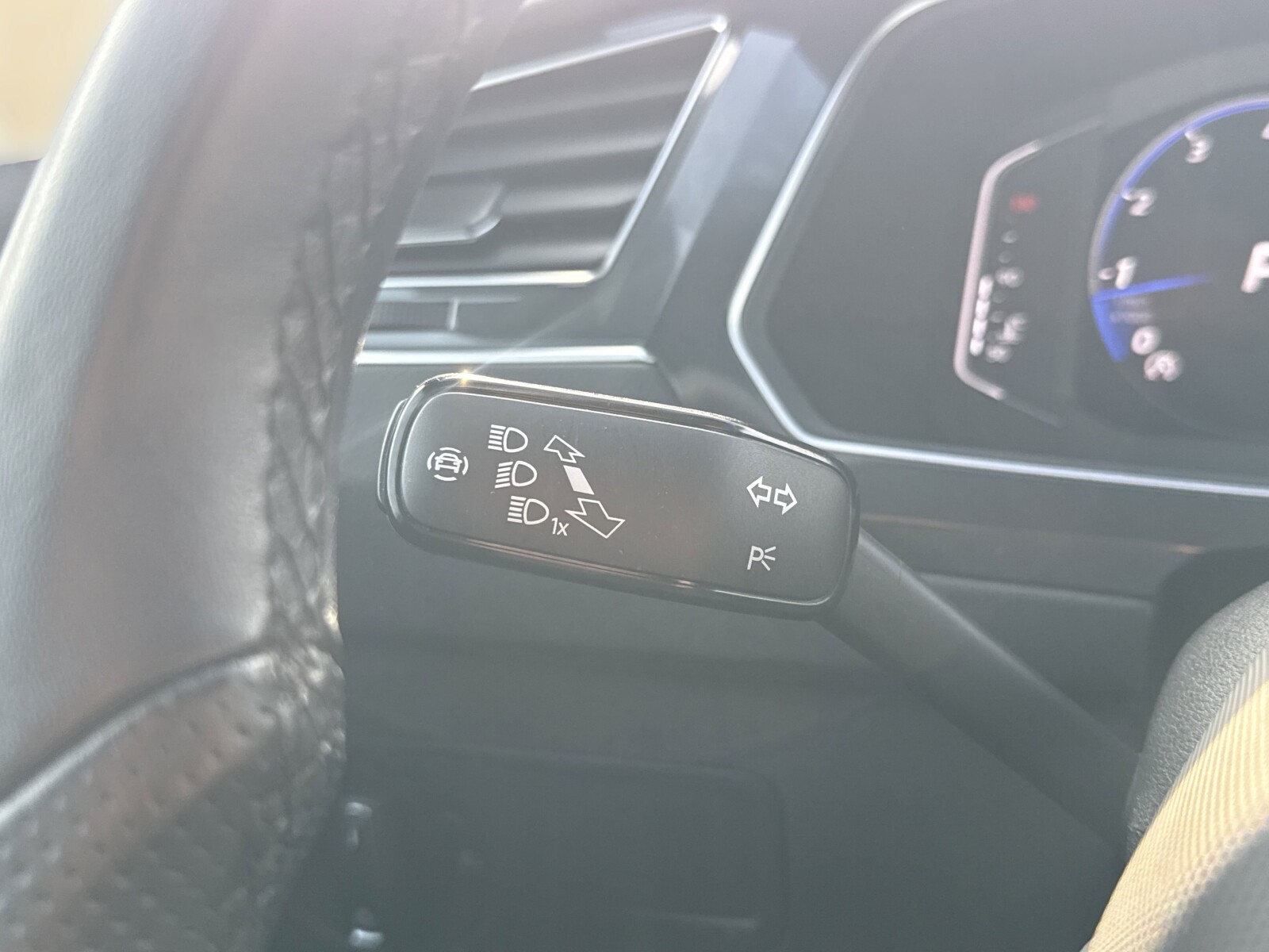 Volkswagen Tiguan - zdjęcie 21