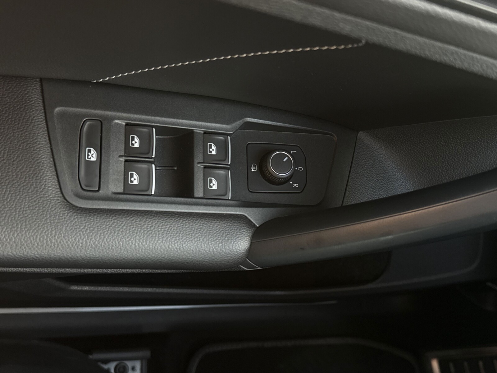 Volkswagen Tiguan - zdjęcie 20