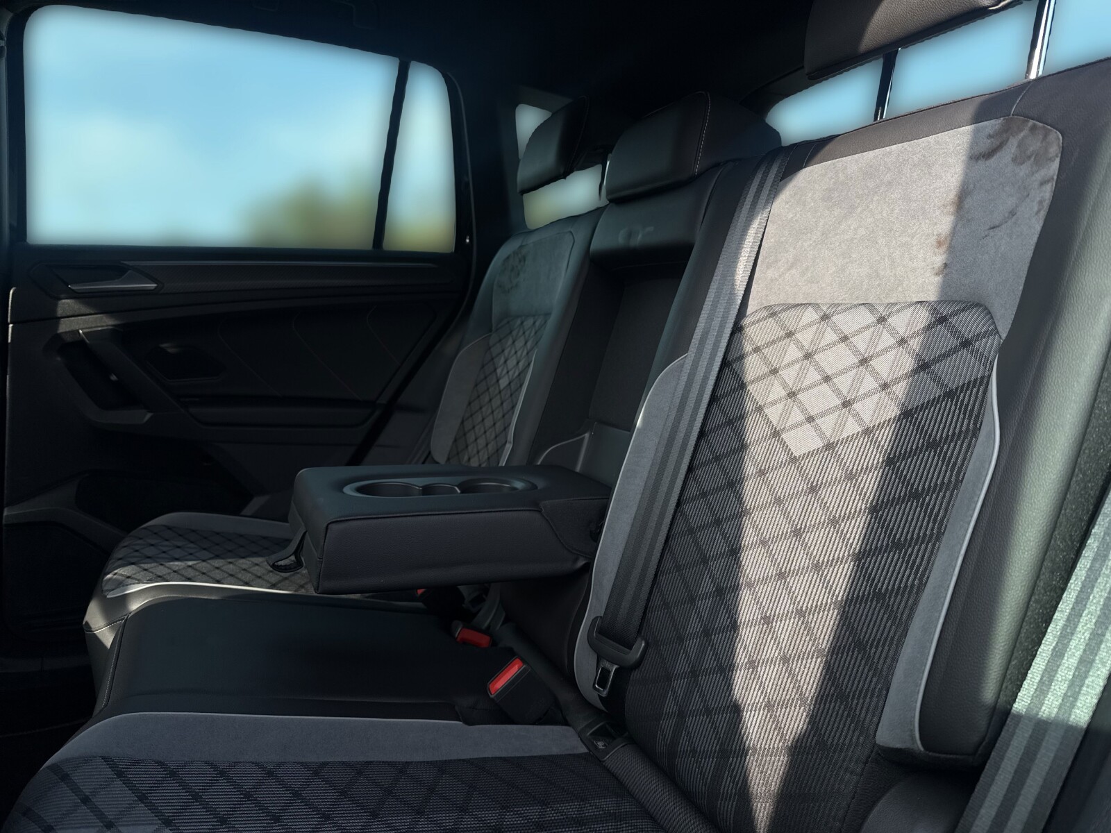 Volkswagen Tiguan - zdjęcie 16