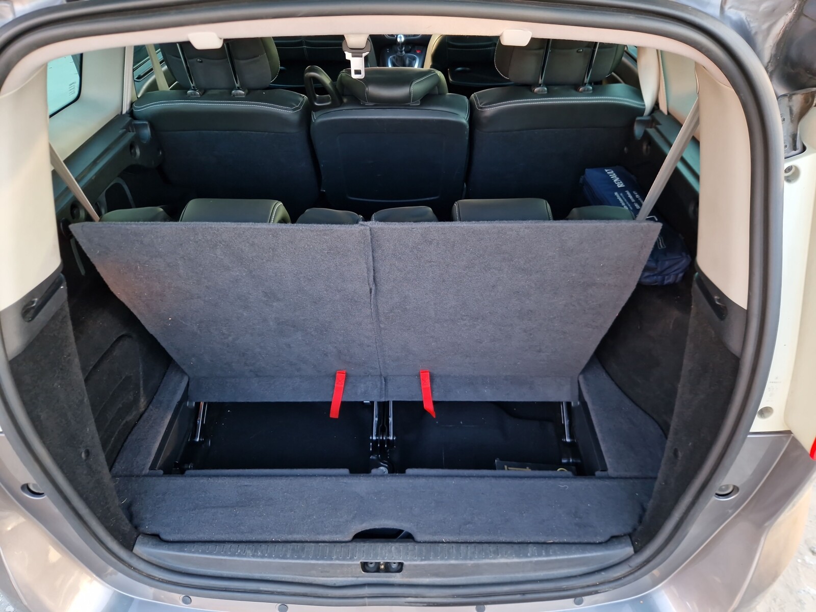 Renault Grand Scenic - zdjęcie 17