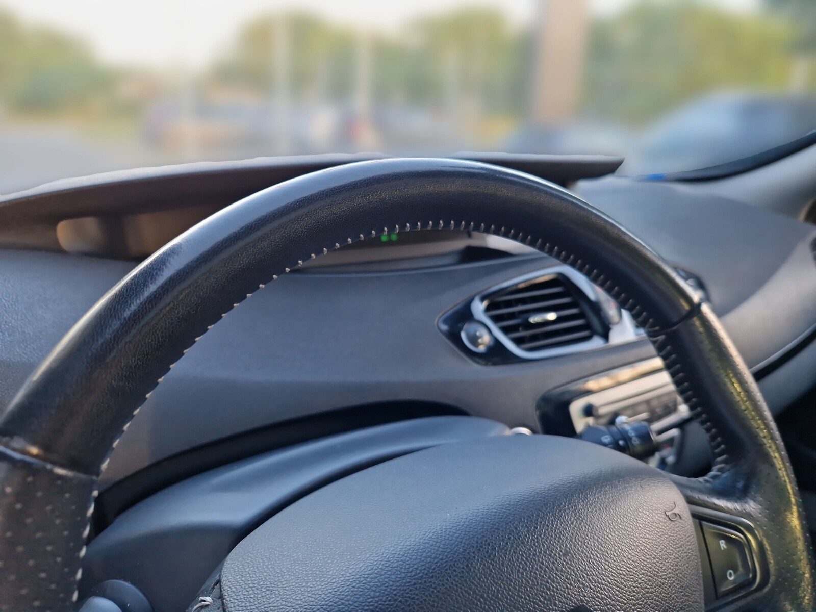 Renault Grand Scenic - zdjęcie 28