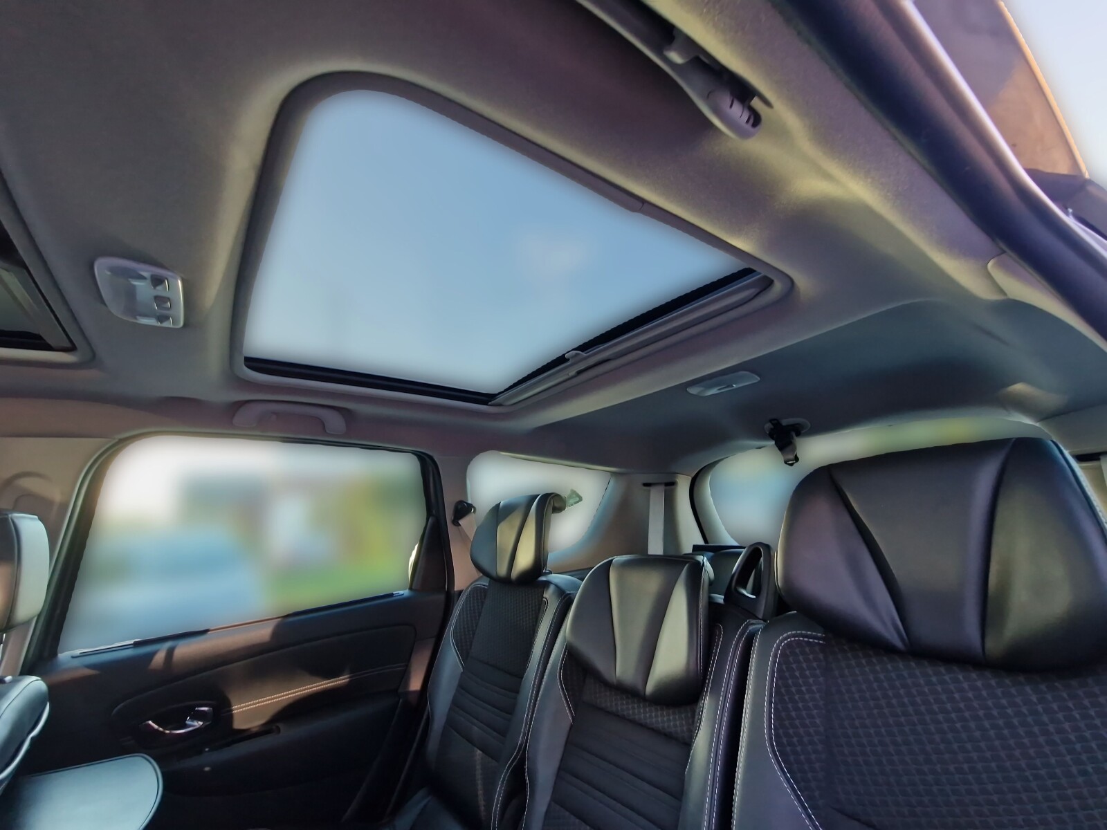 Renault Grand Scenic - zdjęcie 16
