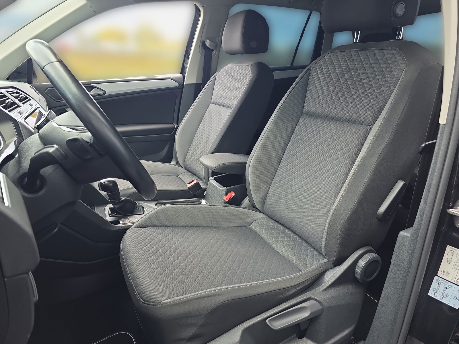 Volkswagen Tiguan - zdjęcie 9