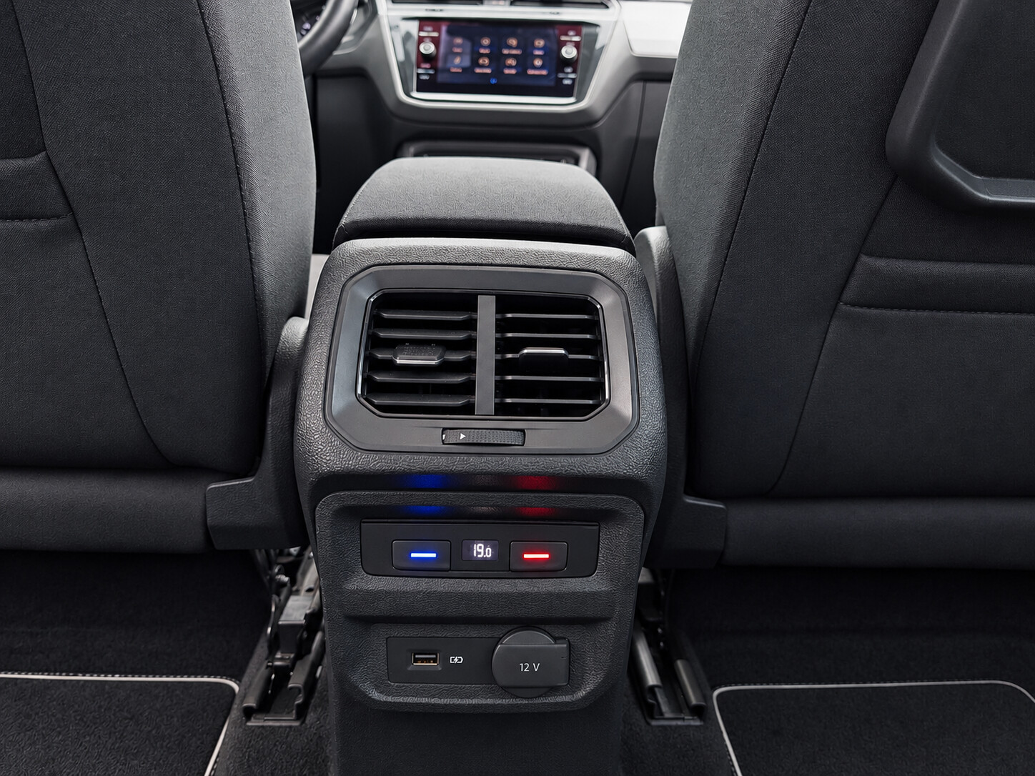 Volkswagen Tiguan - zdjęcie 15