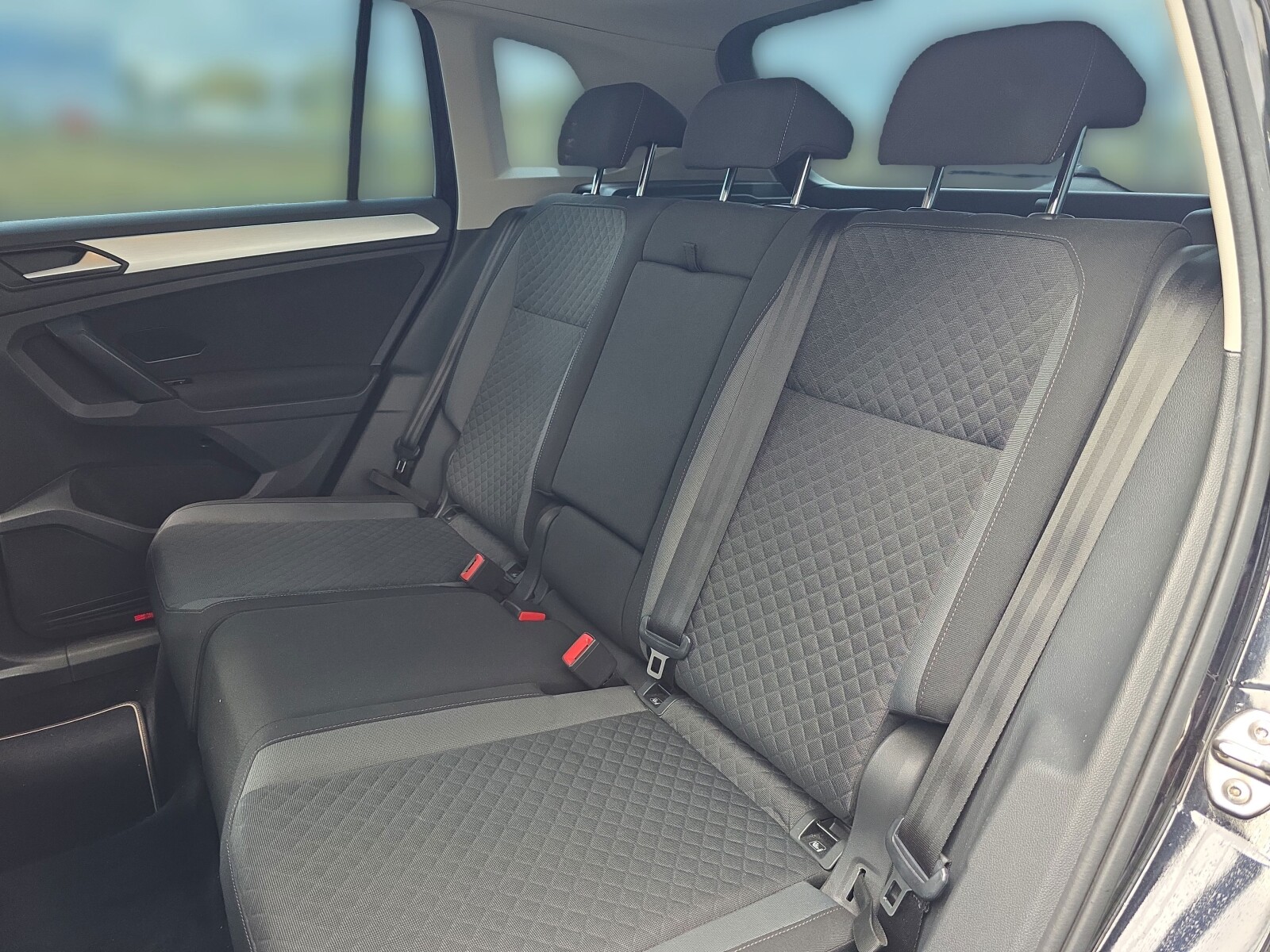 Volkswagen Tiguan - zdjęcie 24