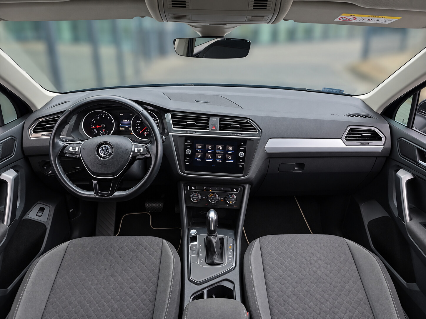 Volkswagen Tiguan - zdjęcie 9