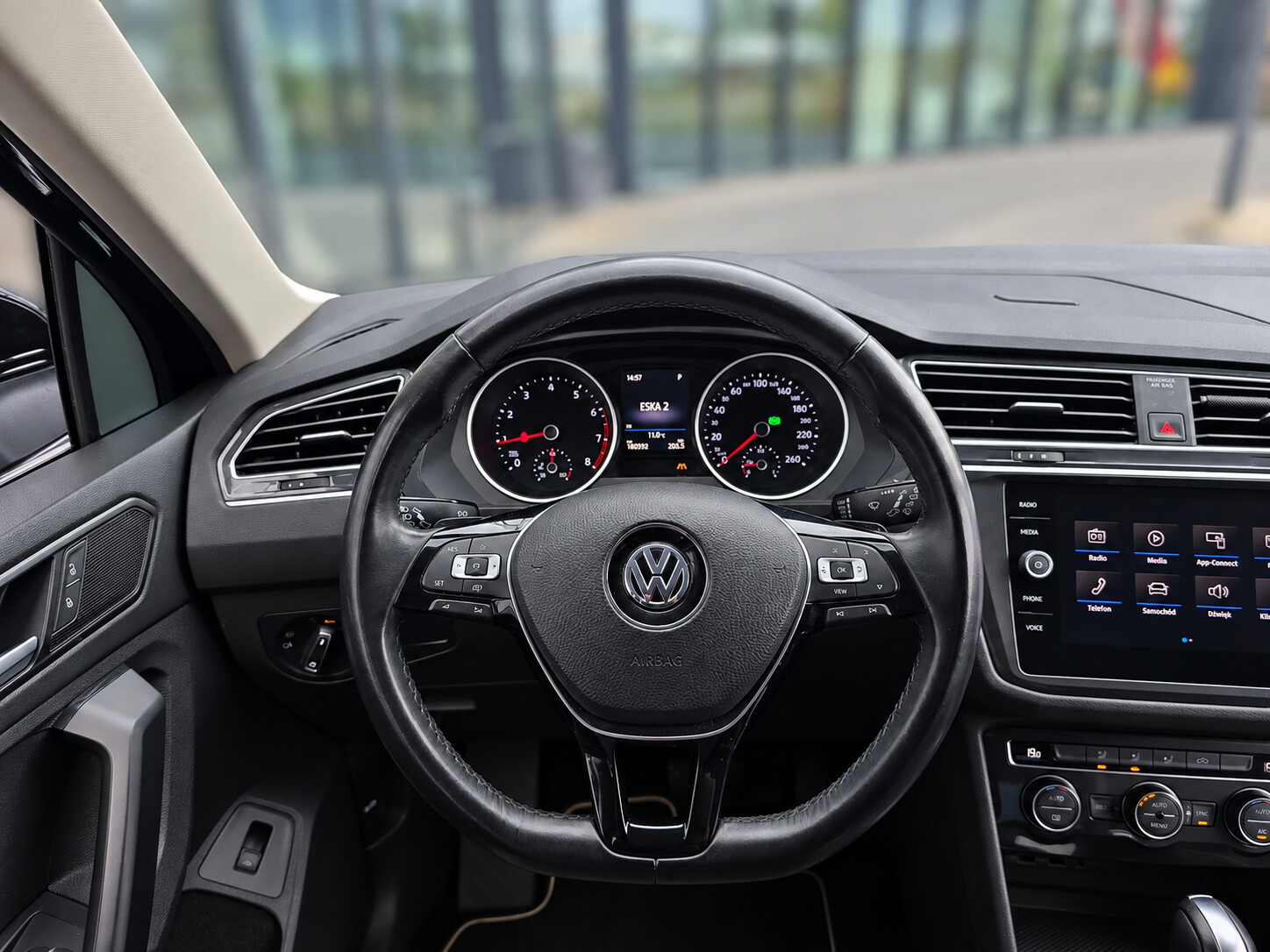 Volkswagen Tiguan - zdjęcie 10