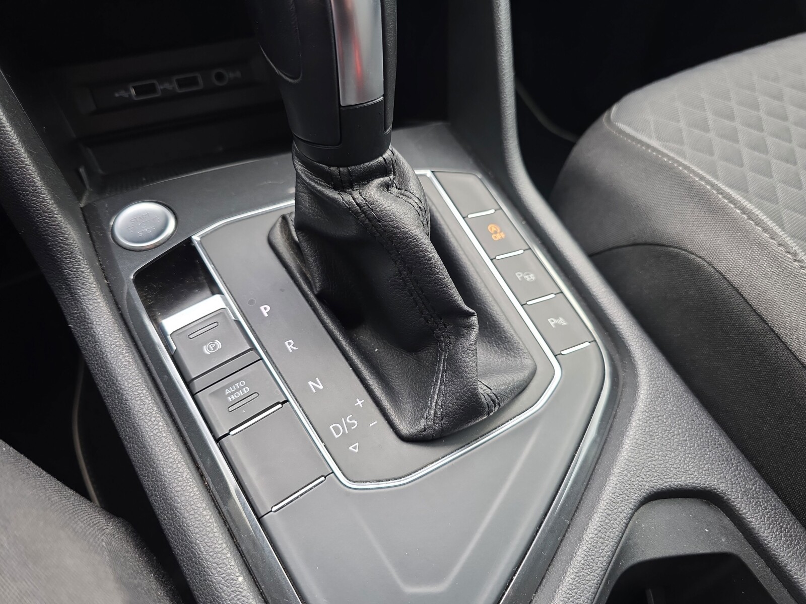 Volkswagen Tiguan - zdjęcie 22