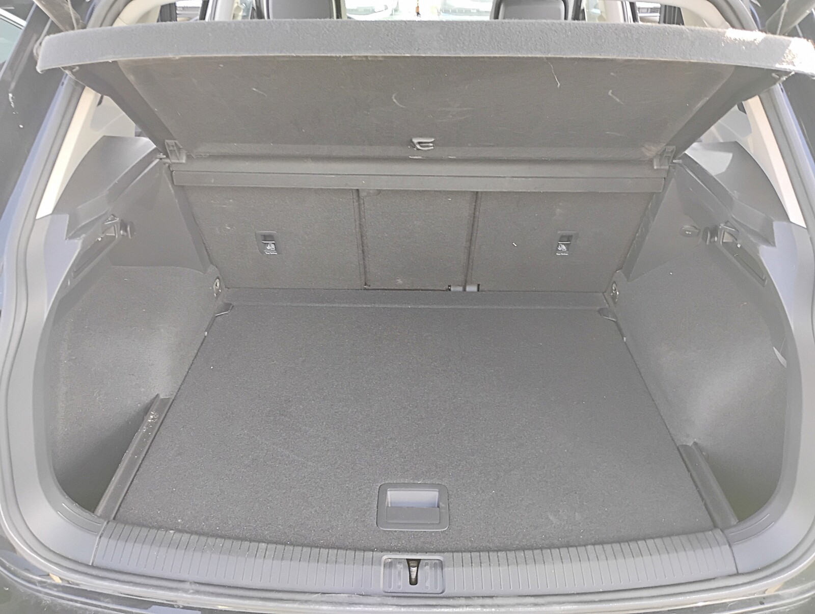 Volkswagen Tiguan - zdjęcie 17