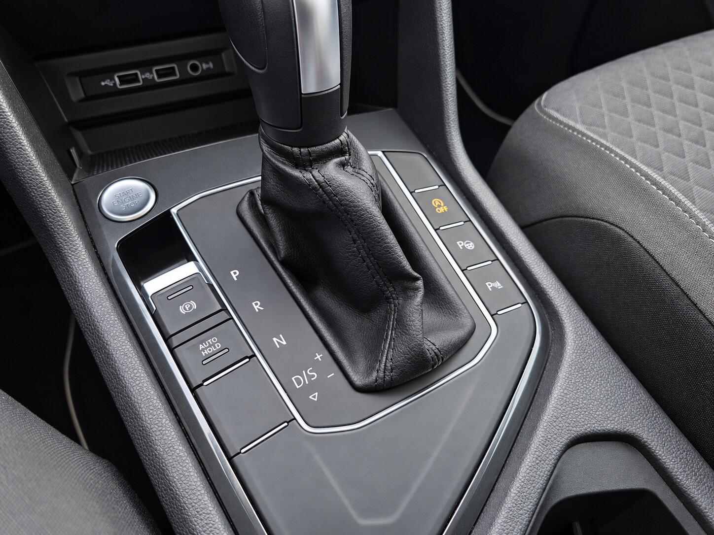 Volkswagen Tiguan - zdjęcie 12