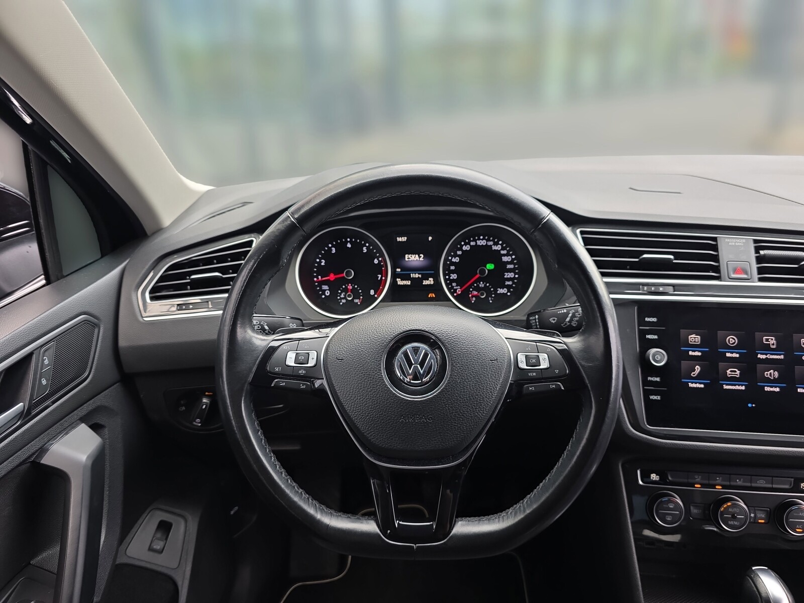 Volkswagen Tiguan - zdjęcie 12