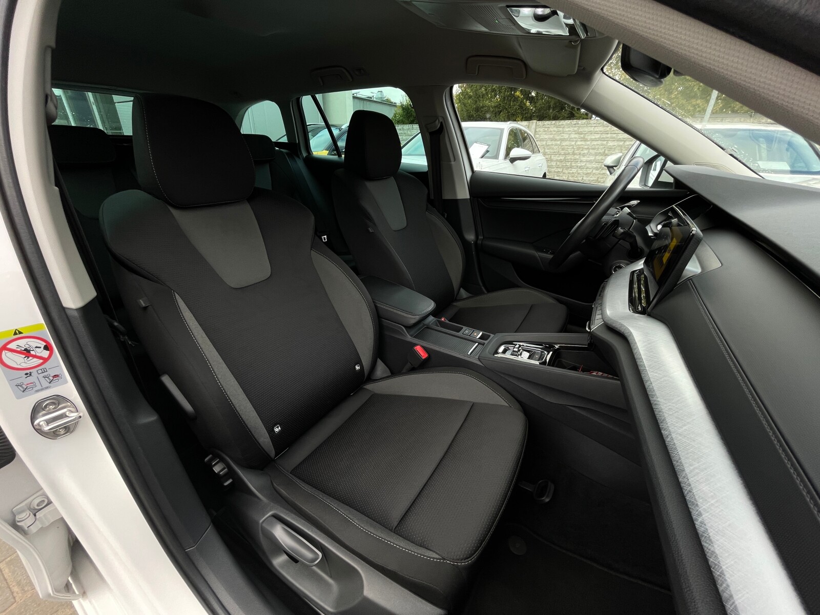 Škoda Octavia Combi - zdjęcie 17