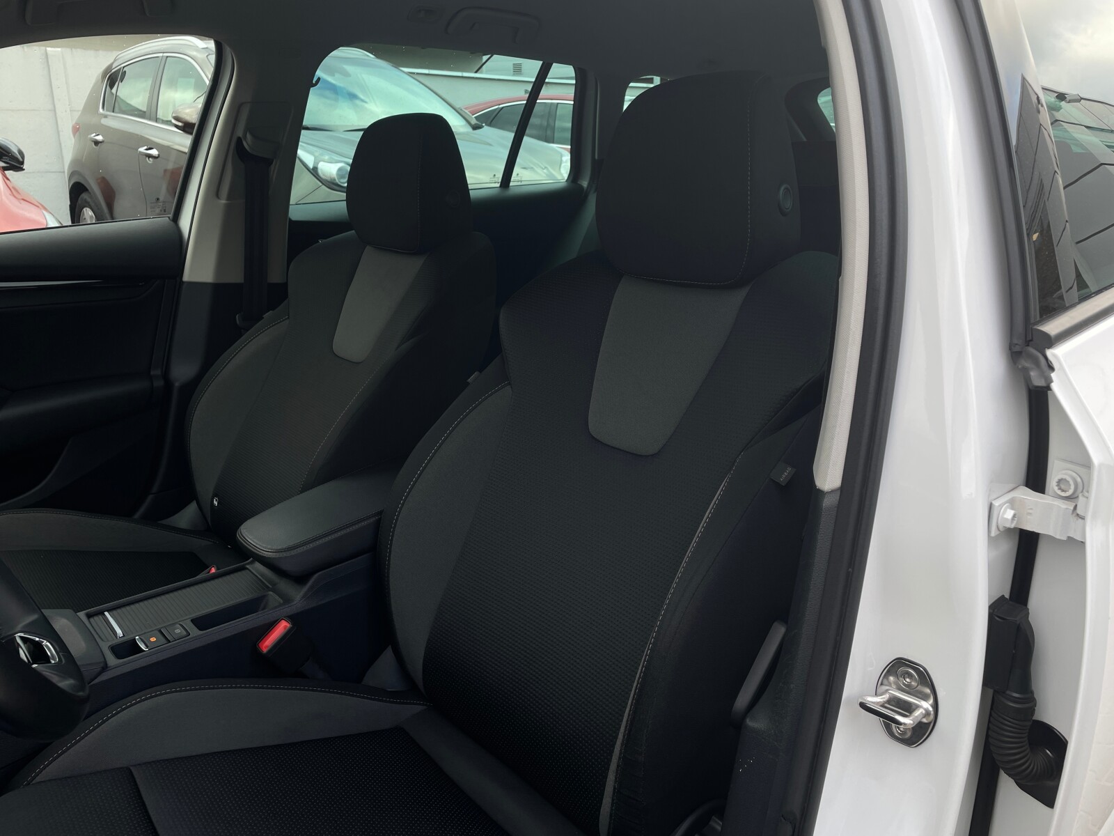 Škoda Octavia Combi - zdjęcie 9