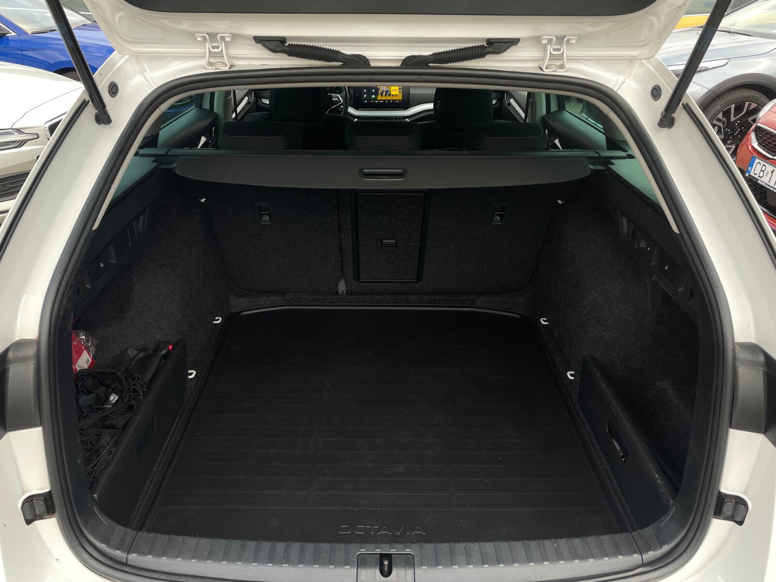 Škoda Octavia Combi - zdjęcie 12