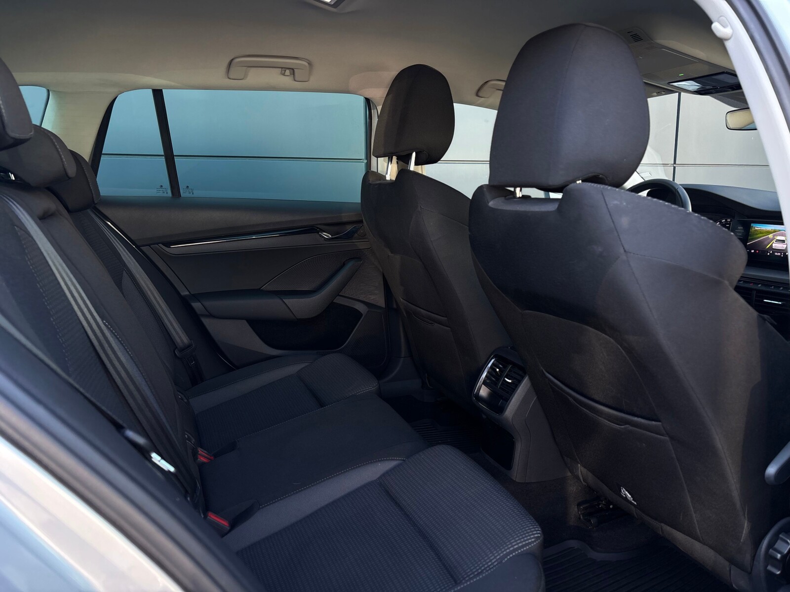 Škoda Octavia Combi - zdjęcie 23