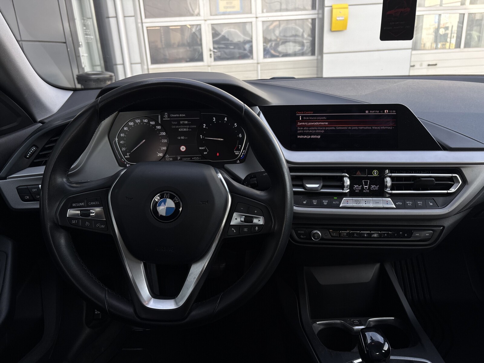 BMW 218 - zdjęcie 9