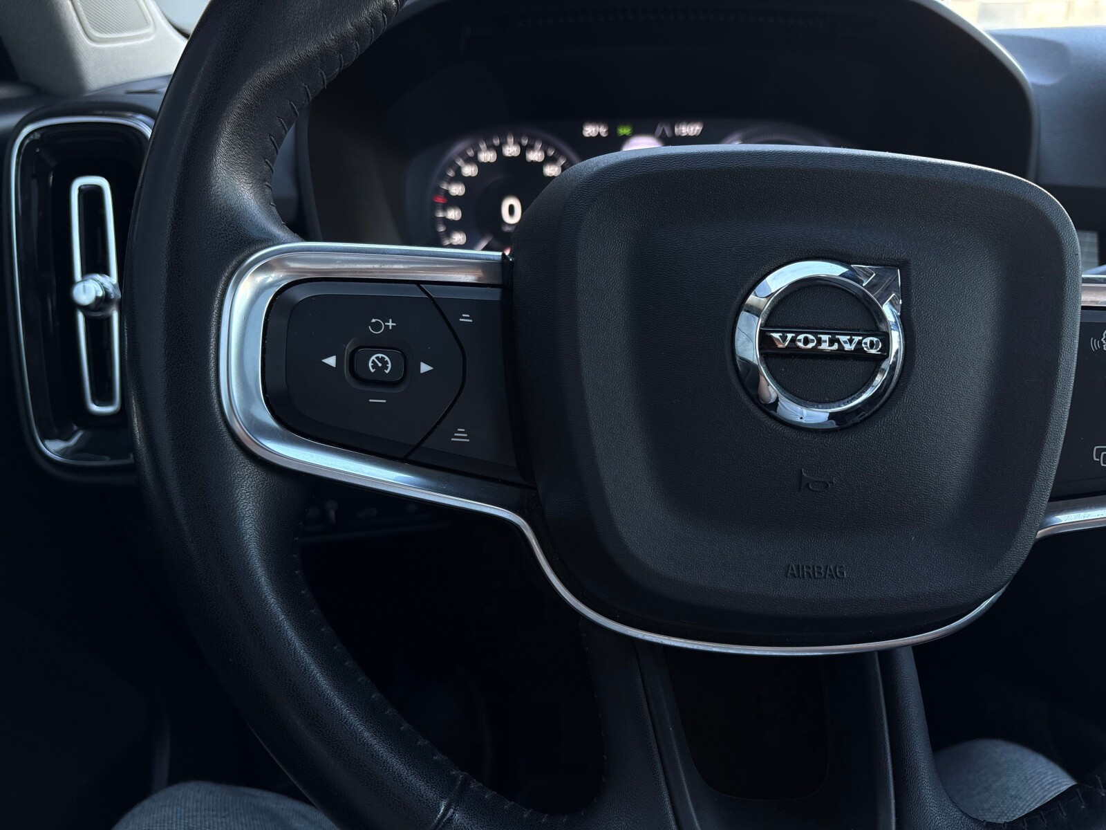 Volvo XC 40 - zdjęcie 11