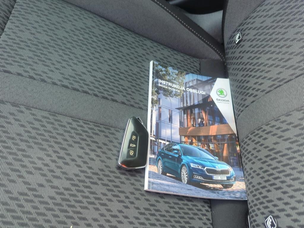 Škoda Octavia Combi - zdjęcie 14