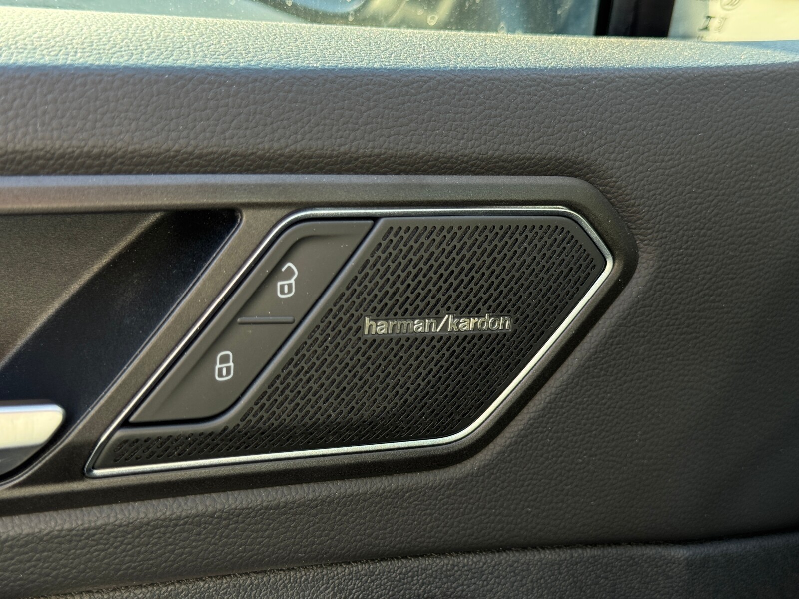 Volkswagen Tiguan - zdjęcie 16