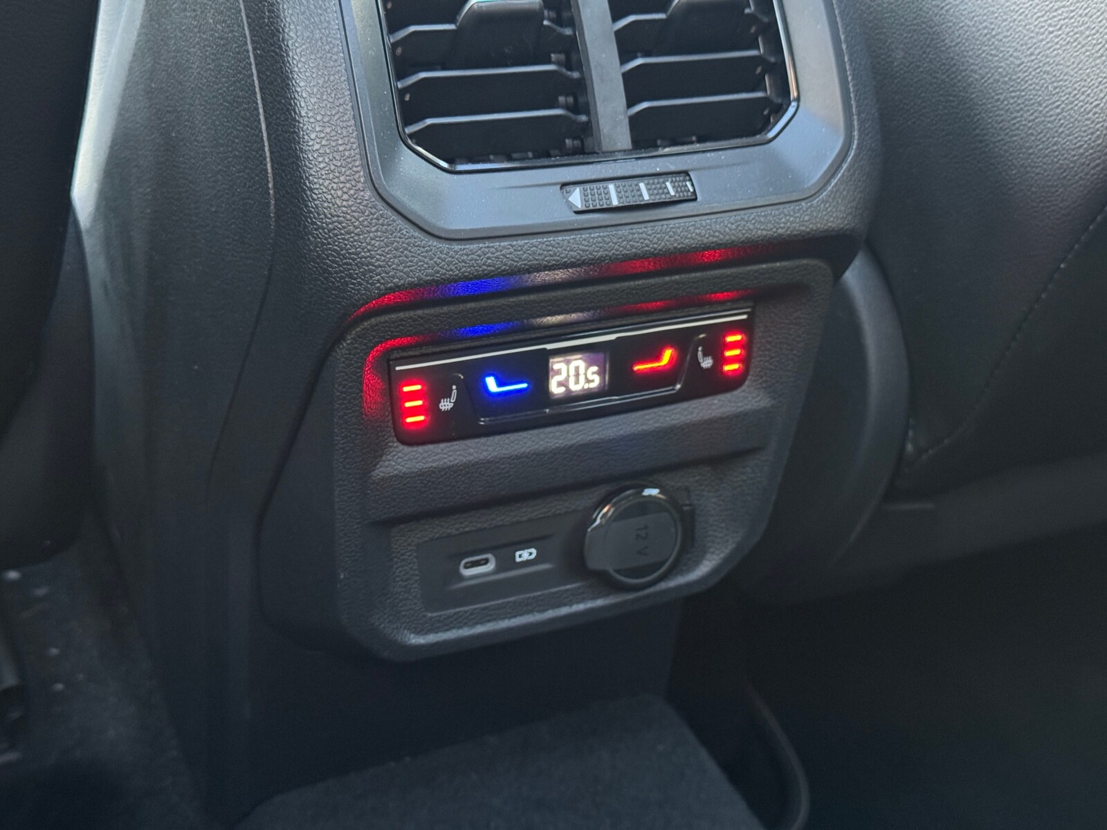 Volkswagen Tiguan - zdjęcie 15
