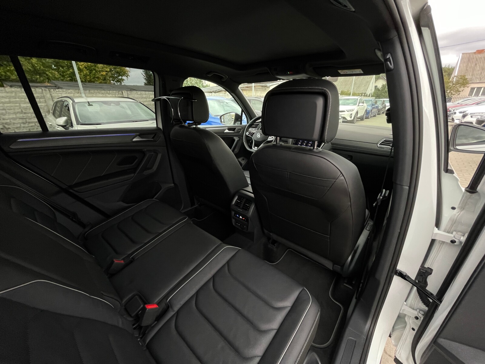 Volkswagen Tiguan - zdjęcie 16