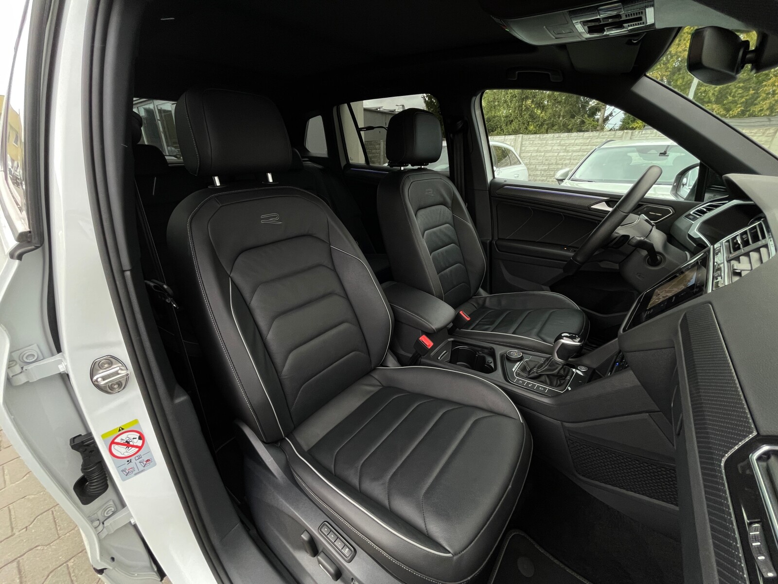 Volkswagen Tiguan - zdjęcie 19