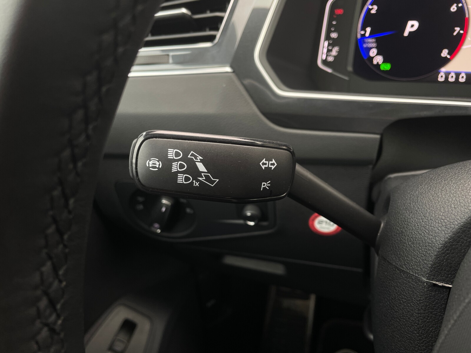 Volkswagen Tiguan - zdjęcie 24