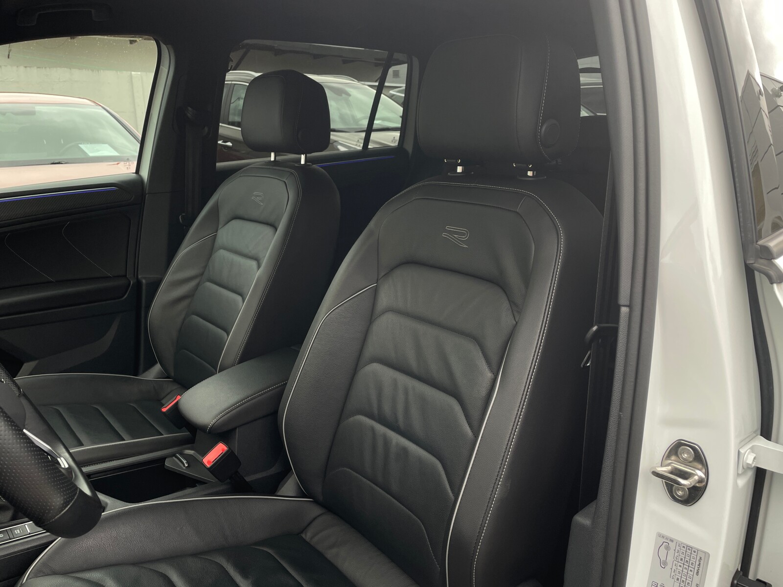 Volkswagen Tiguan - zdjęcie 9