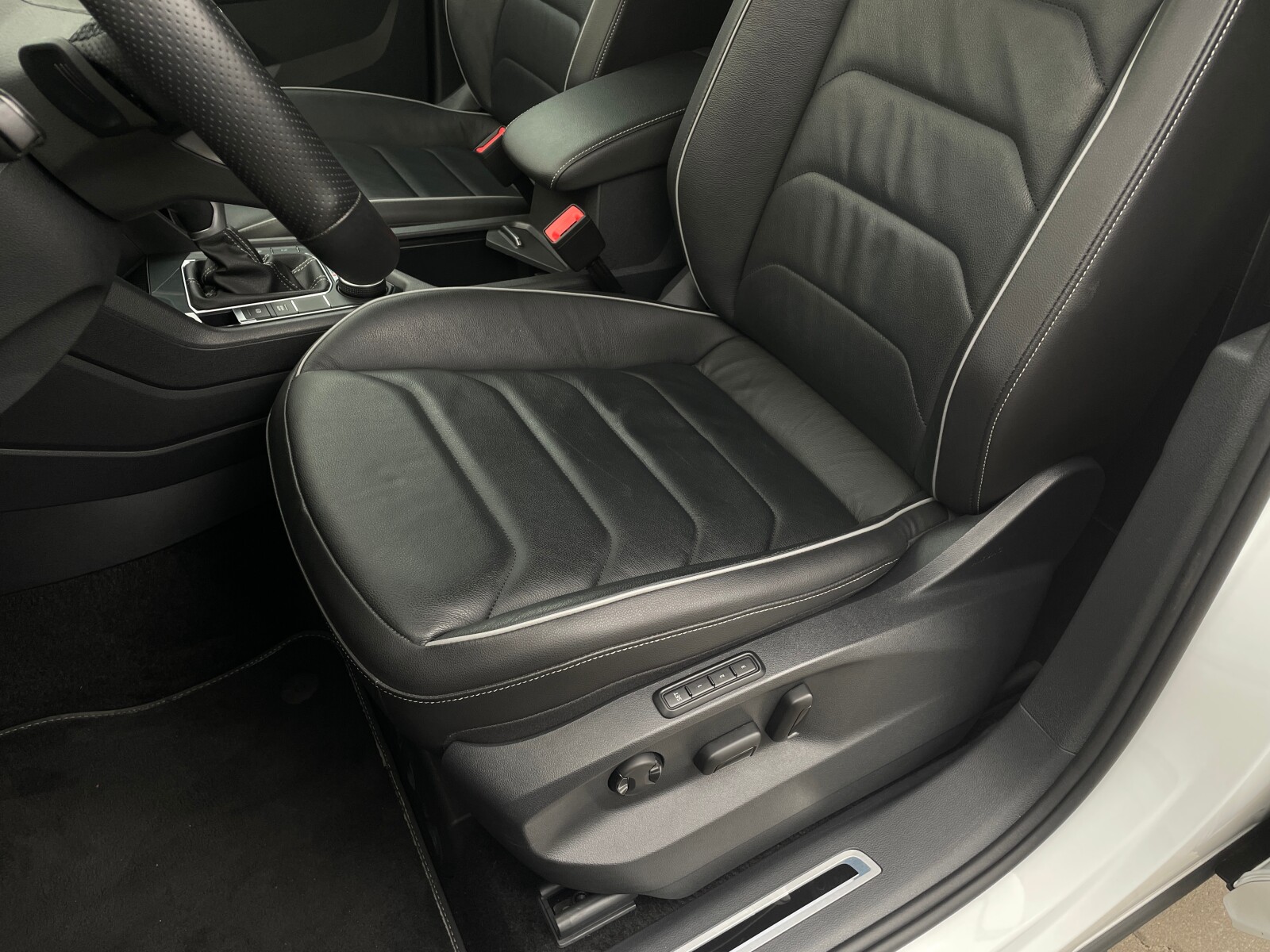 Volkswagen Tiguan - zdjęcie 10