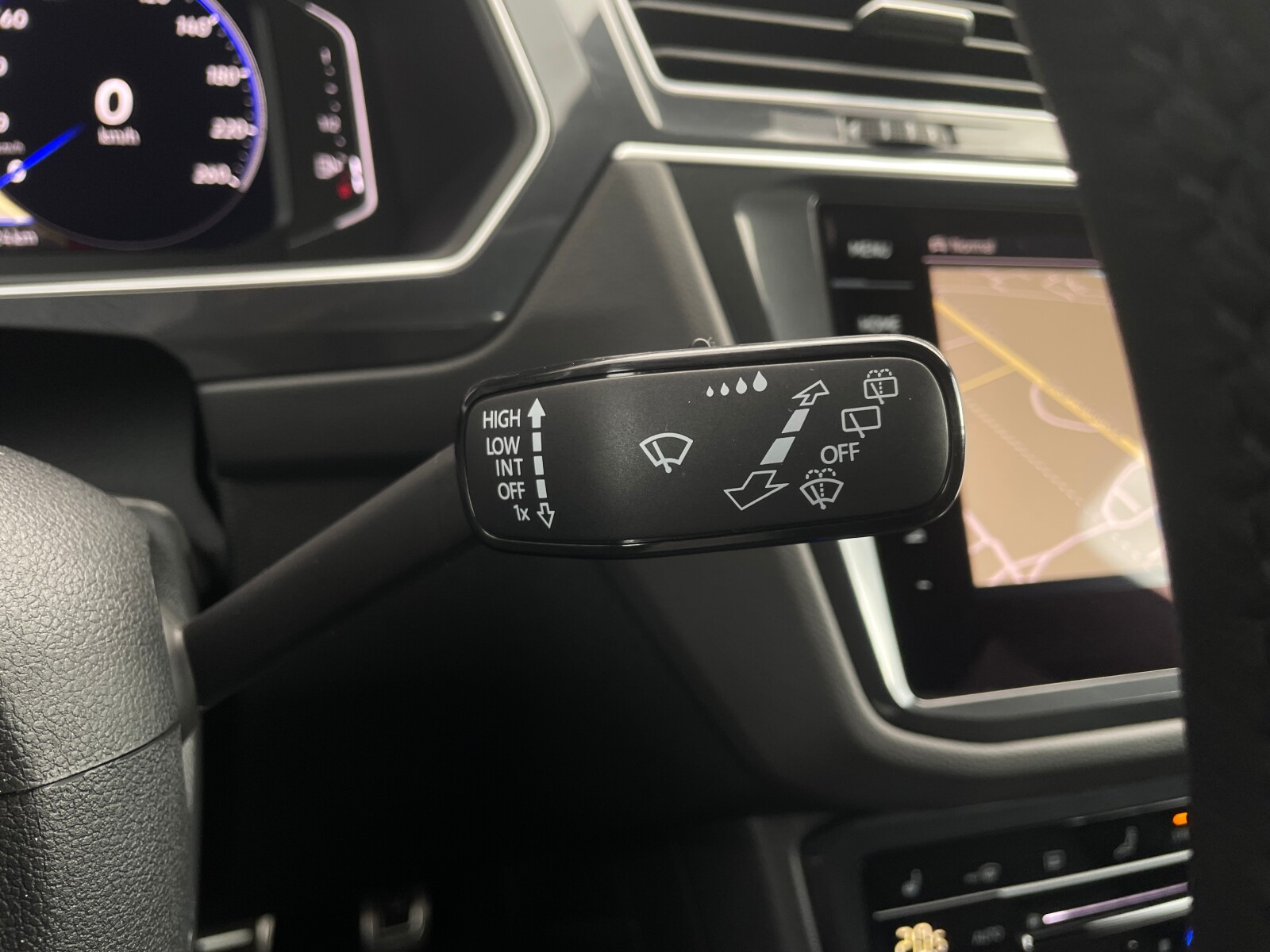 Volkswagen Tiguan - zdjęcie 26