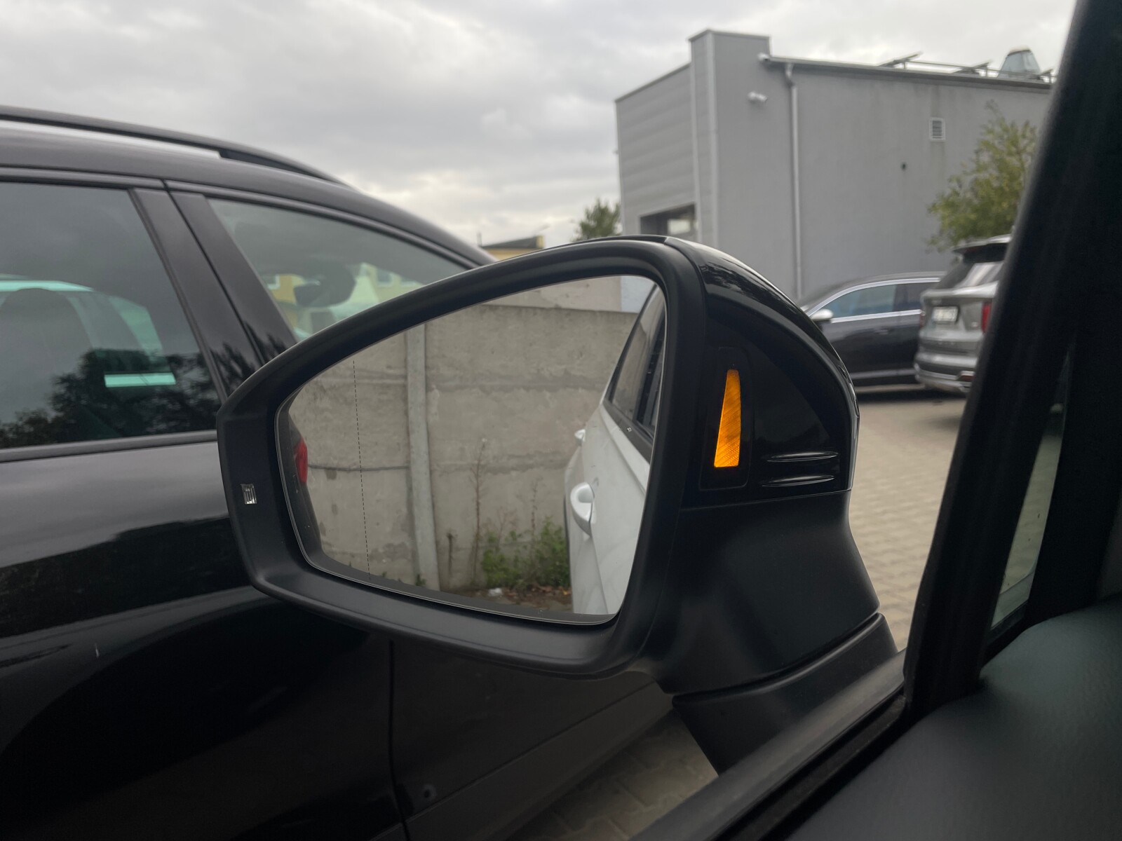 Volkswagen Tiguan - zdjęcie 39