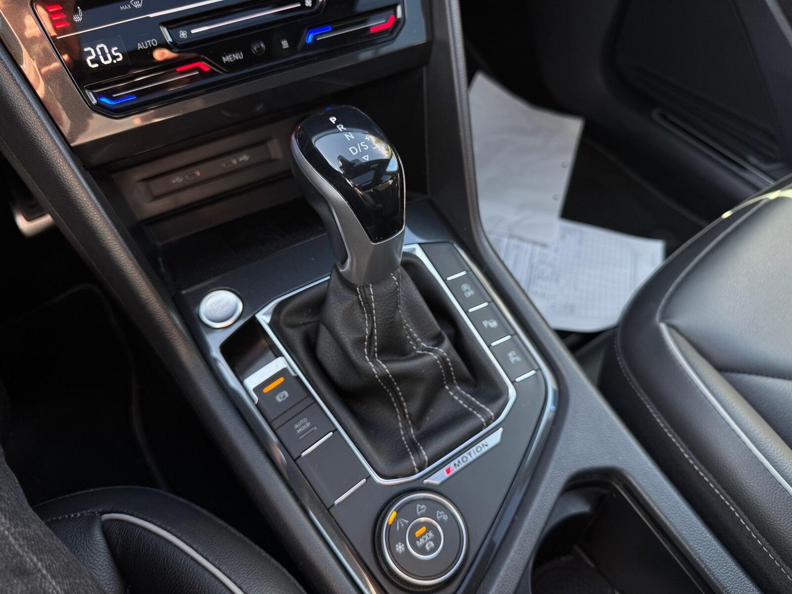 Volkswagen Tiguan - zdjęcie 13