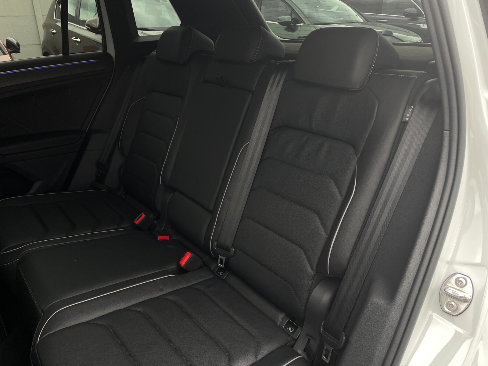 Volkswagen Tiguan - zdjęcie 12
