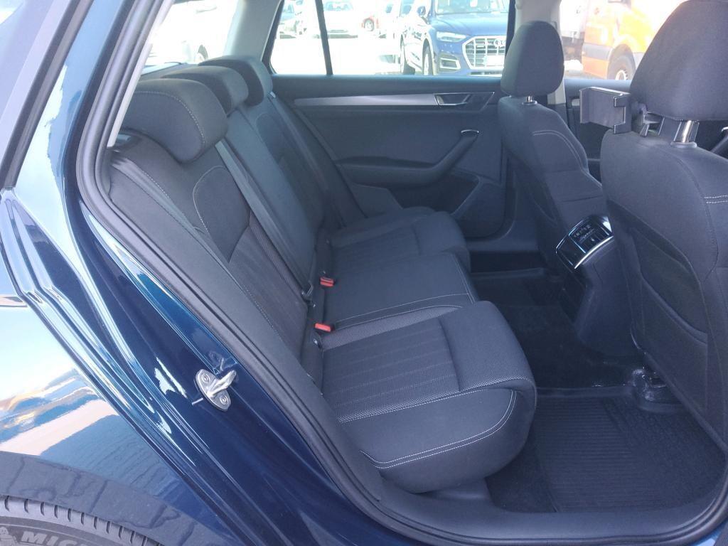 Škoda Superb Combi - zdjęcie 7