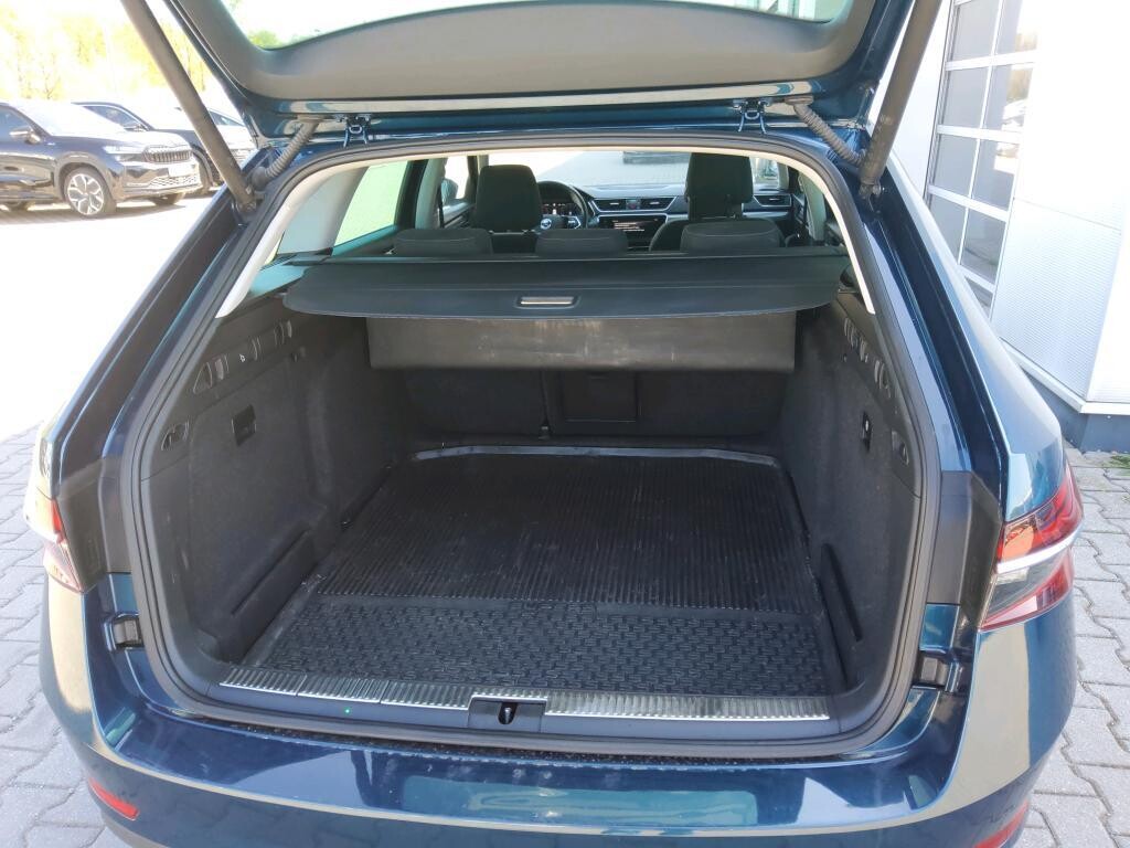 Škoda Superb Combi - zdjęcie 8