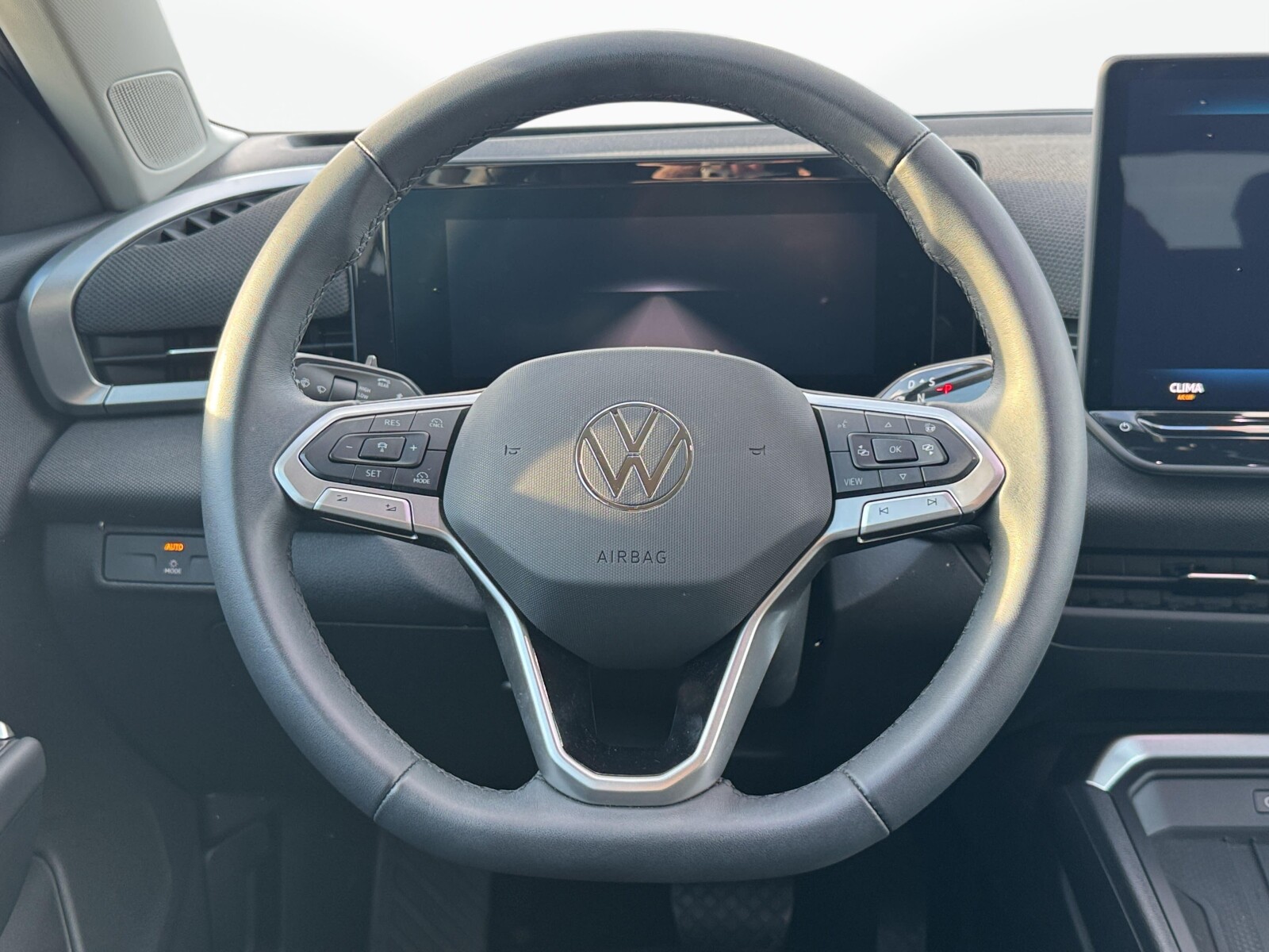 Volkswagen T-Roc - zdjęcie 11