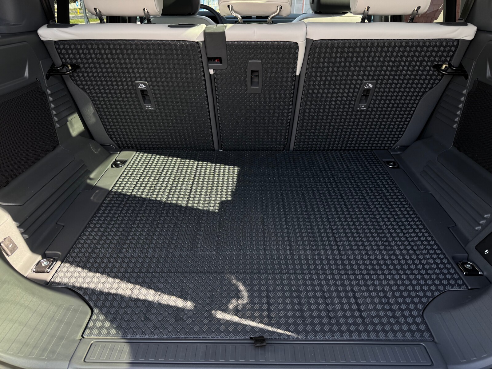 Land Rover Defender 110 - zdjęcie 31