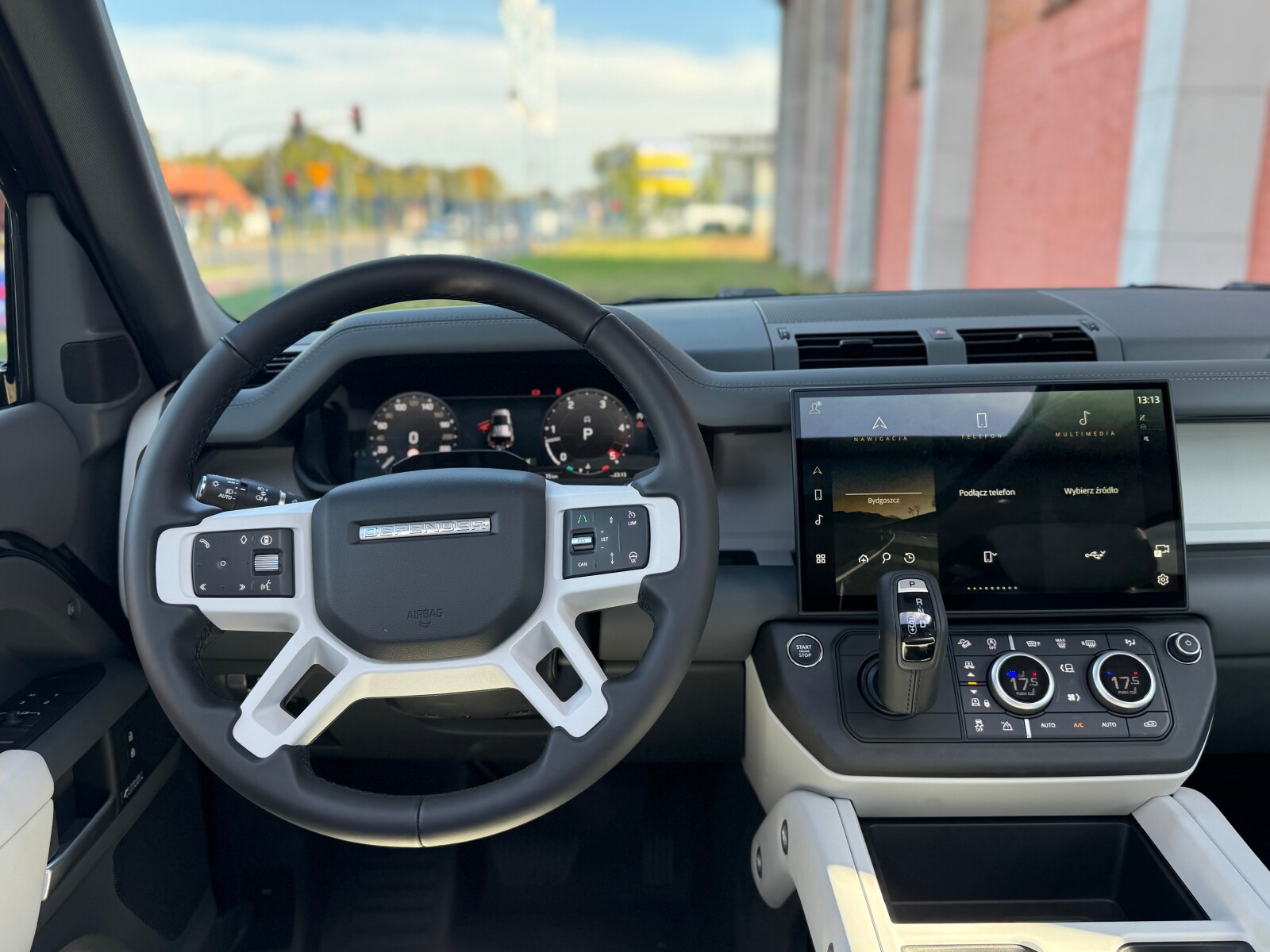 Land Rover Defender 110 - zdjęcie 25