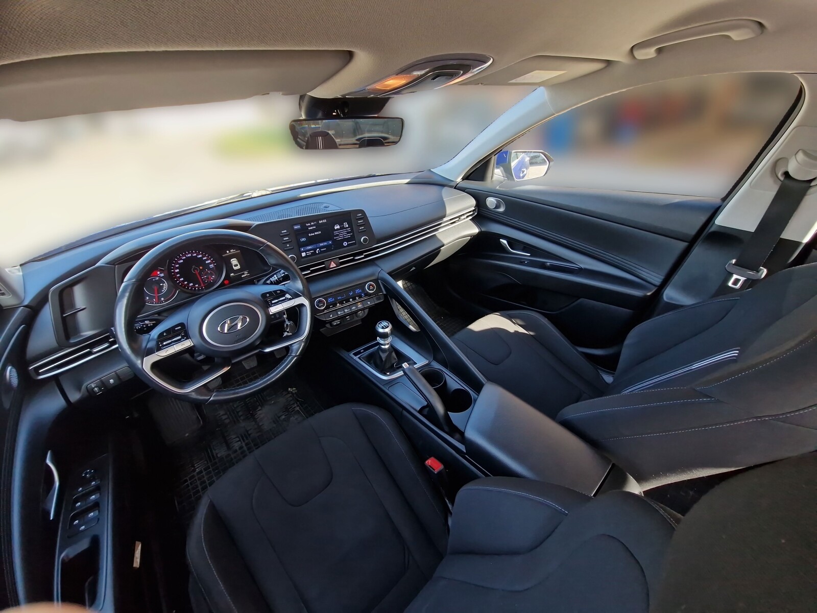 Hyundai Elantra - zdjęcie 9