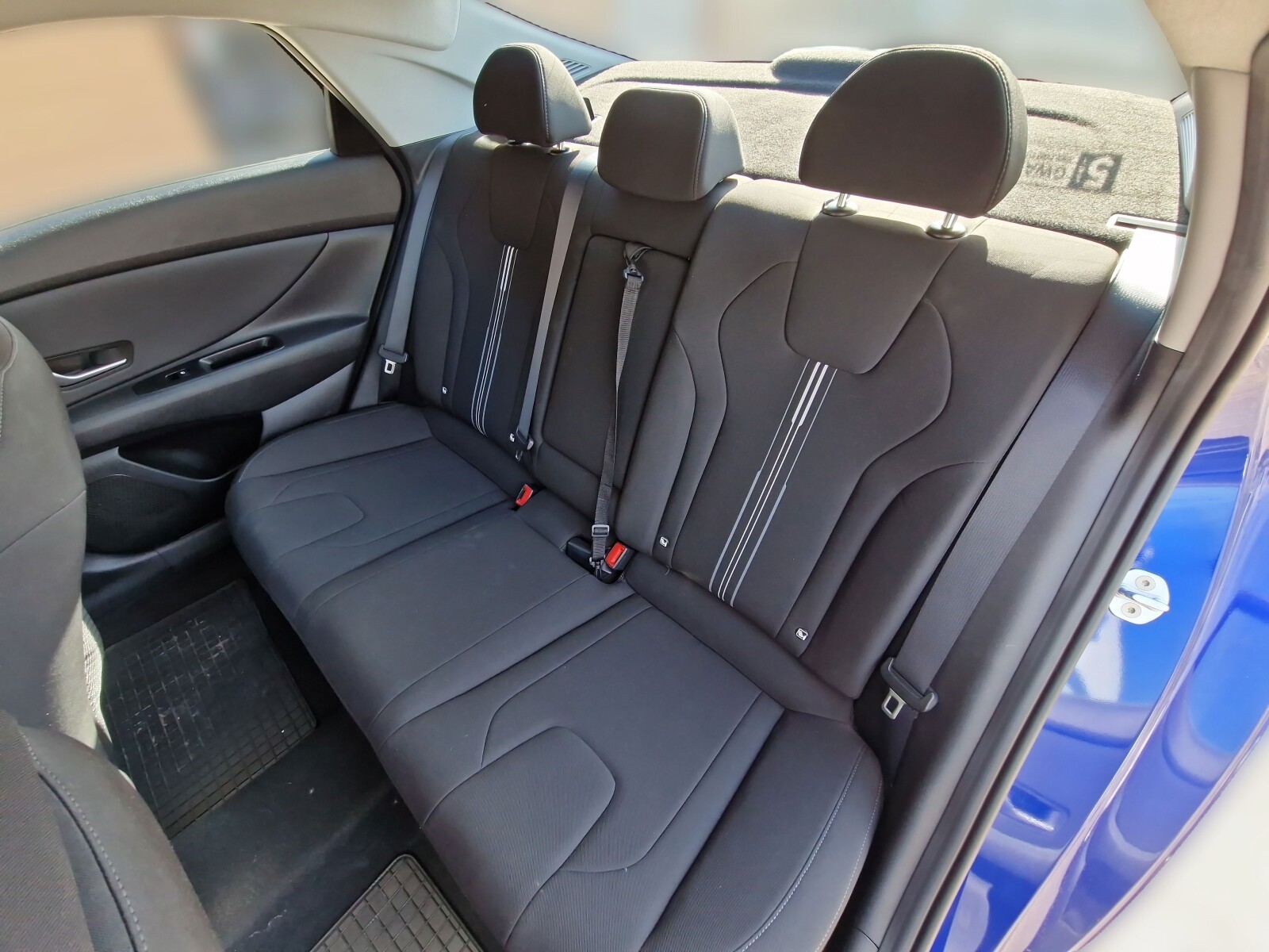 Hyundai Elantra - zdjęcie 10