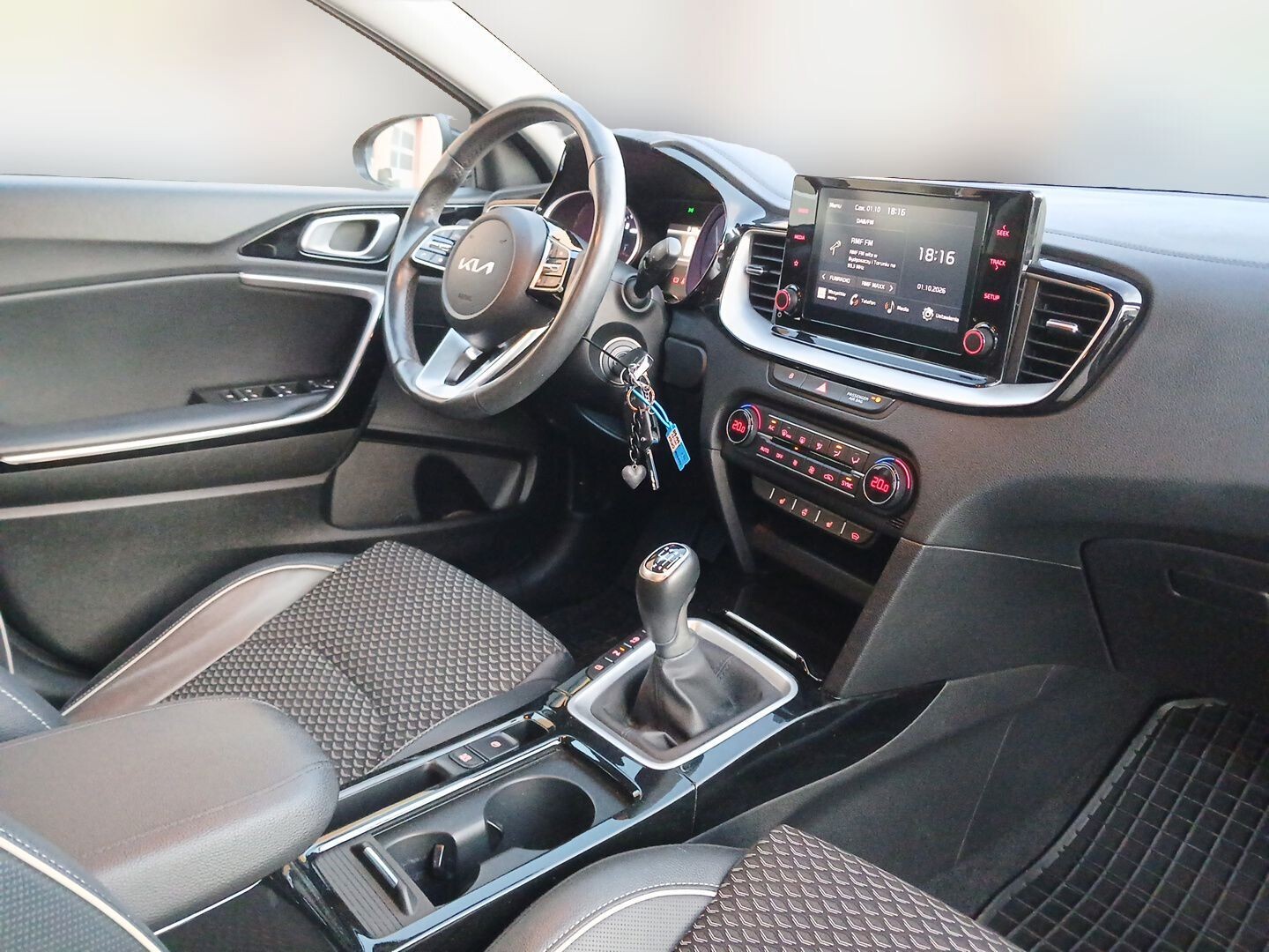 Kia Ceed - zdjęcie 16