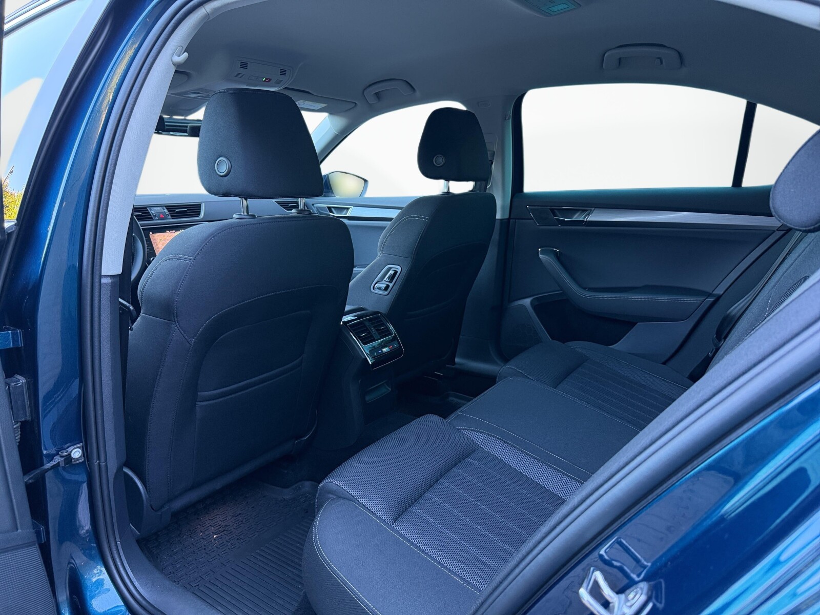Škoda Superb - zdjęcie 34