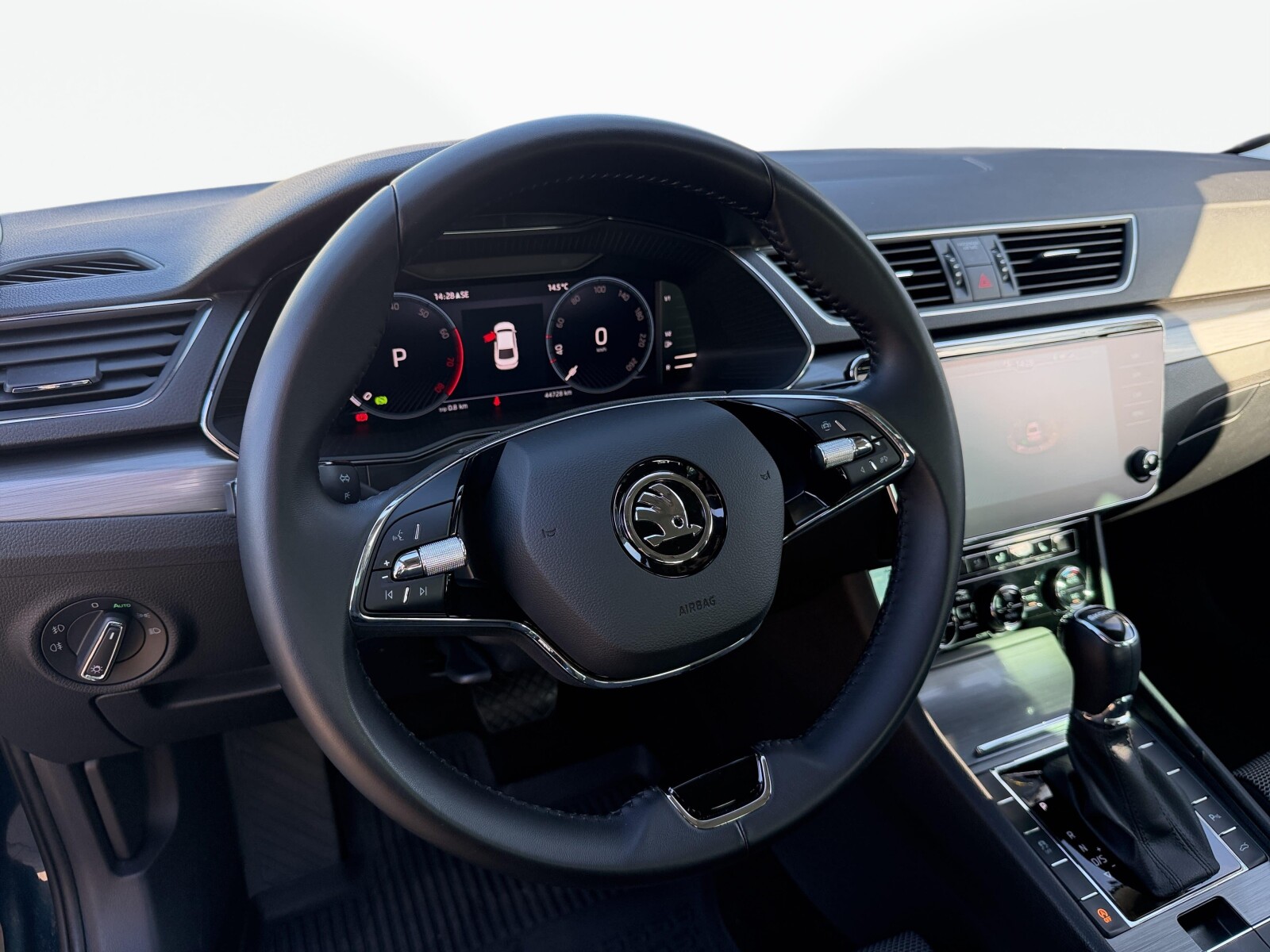 Škoda Superb - zdjęcie 12