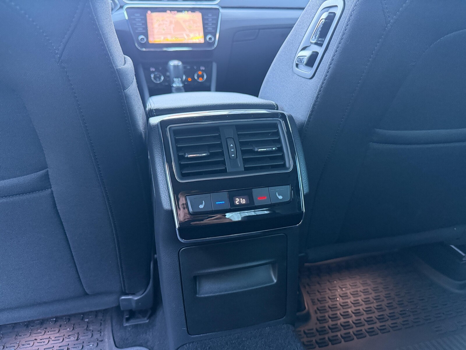 Škoda Superb - zdjęcie 35