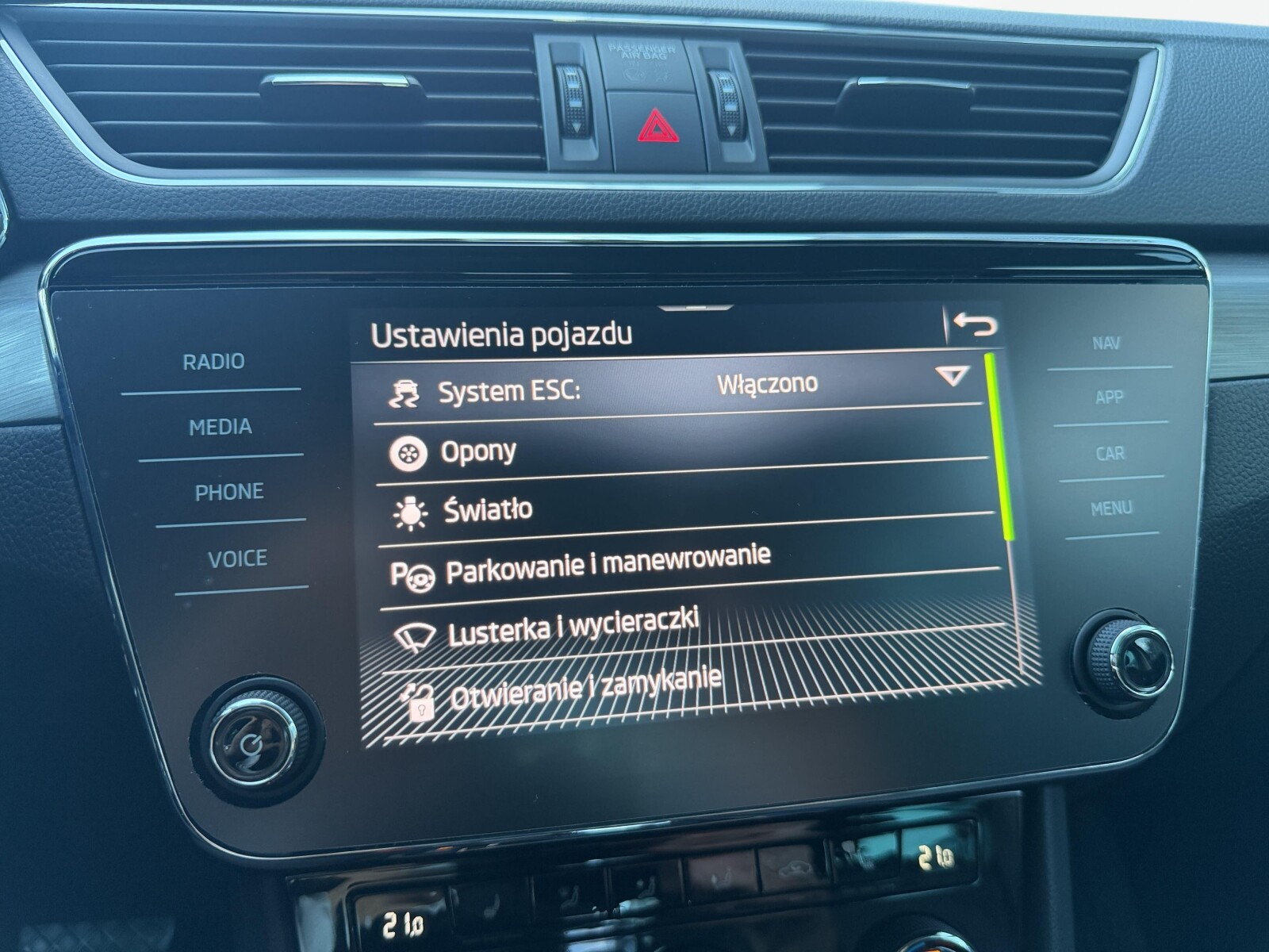Škoda Superb - zdjęcie 27