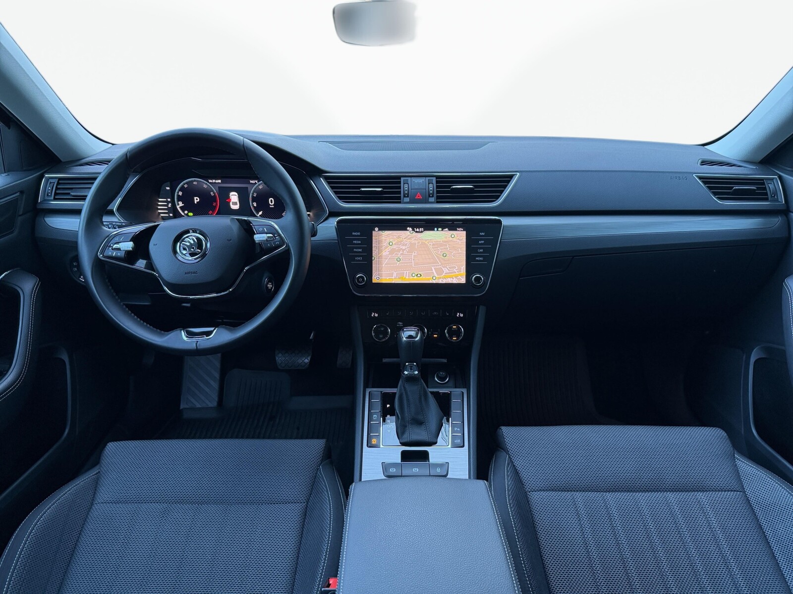 Škoda Superb - zdjęcie 36