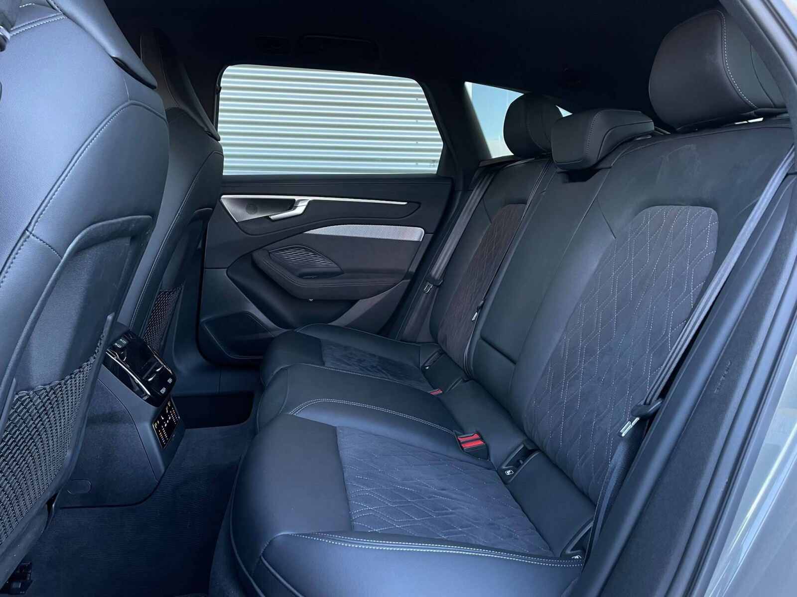 Audi A6 Avant - zdjęcie 13