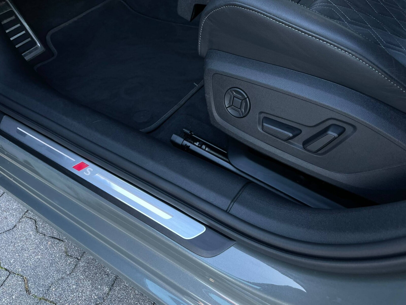 Audi A6 Avant - zdjęcie 21